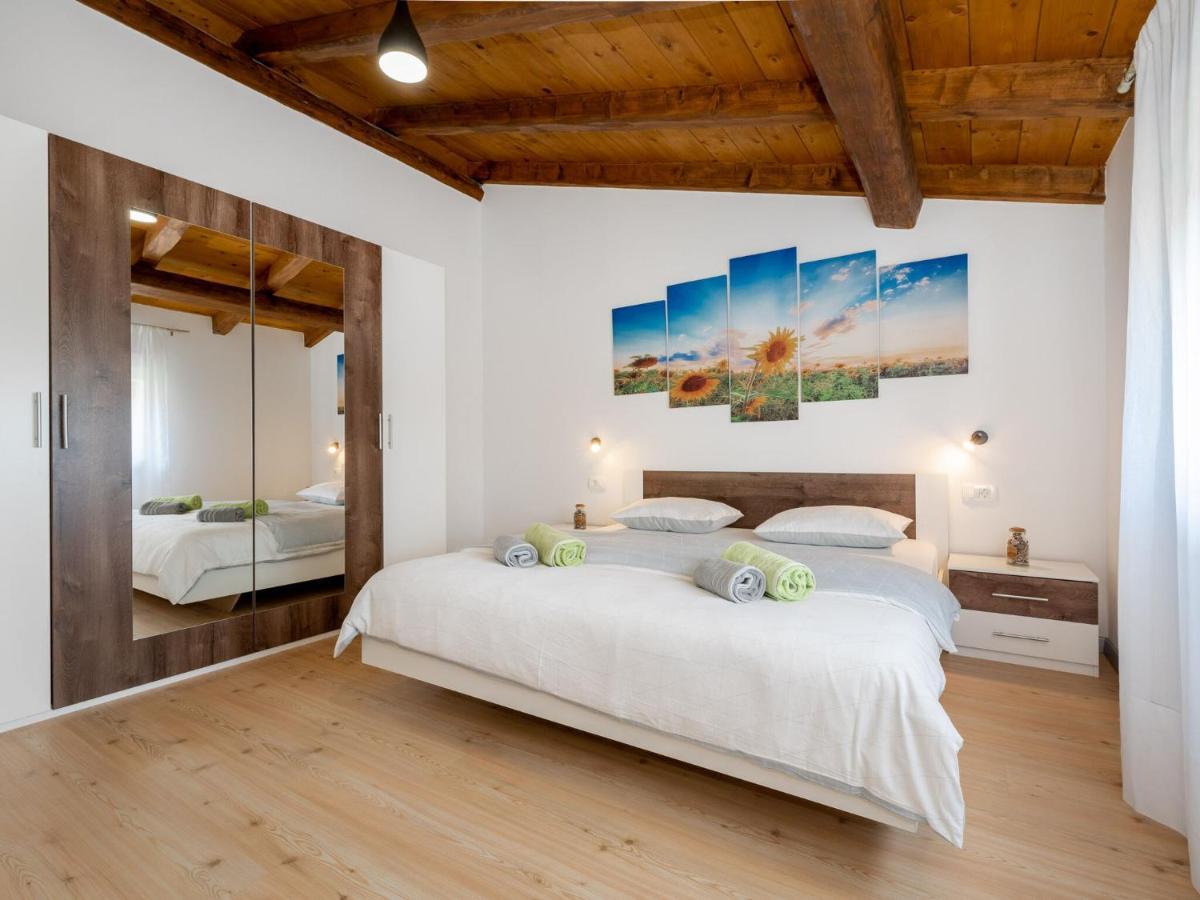 Tranquil Holiday Home In Labin With Private Swimming Pool Eksteriør bilde