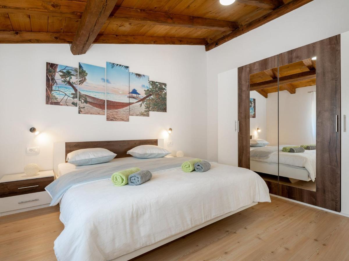 Tranquil Holiday Home In Labin With Private Swimming Pool Eksteriør bilde